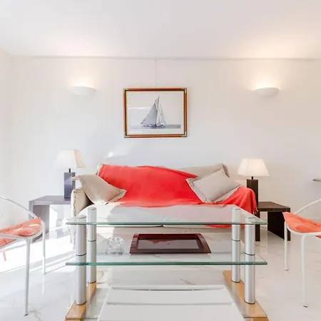 SERRENDY Renovated 1-bedroom apartment in a private estate